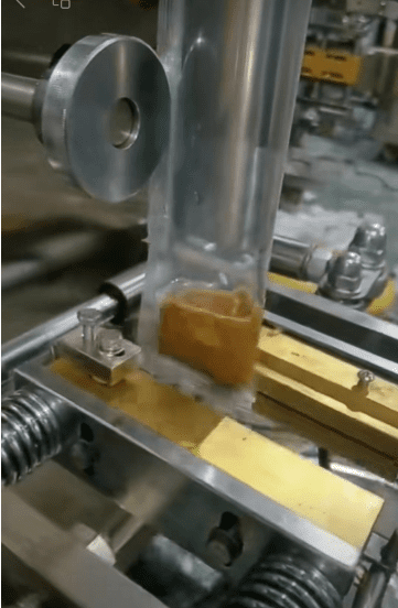 آلة تعبئة السوائل