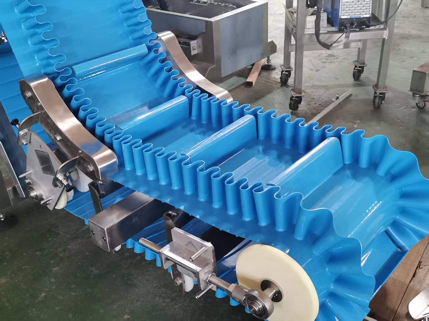 Meat conveyor belt