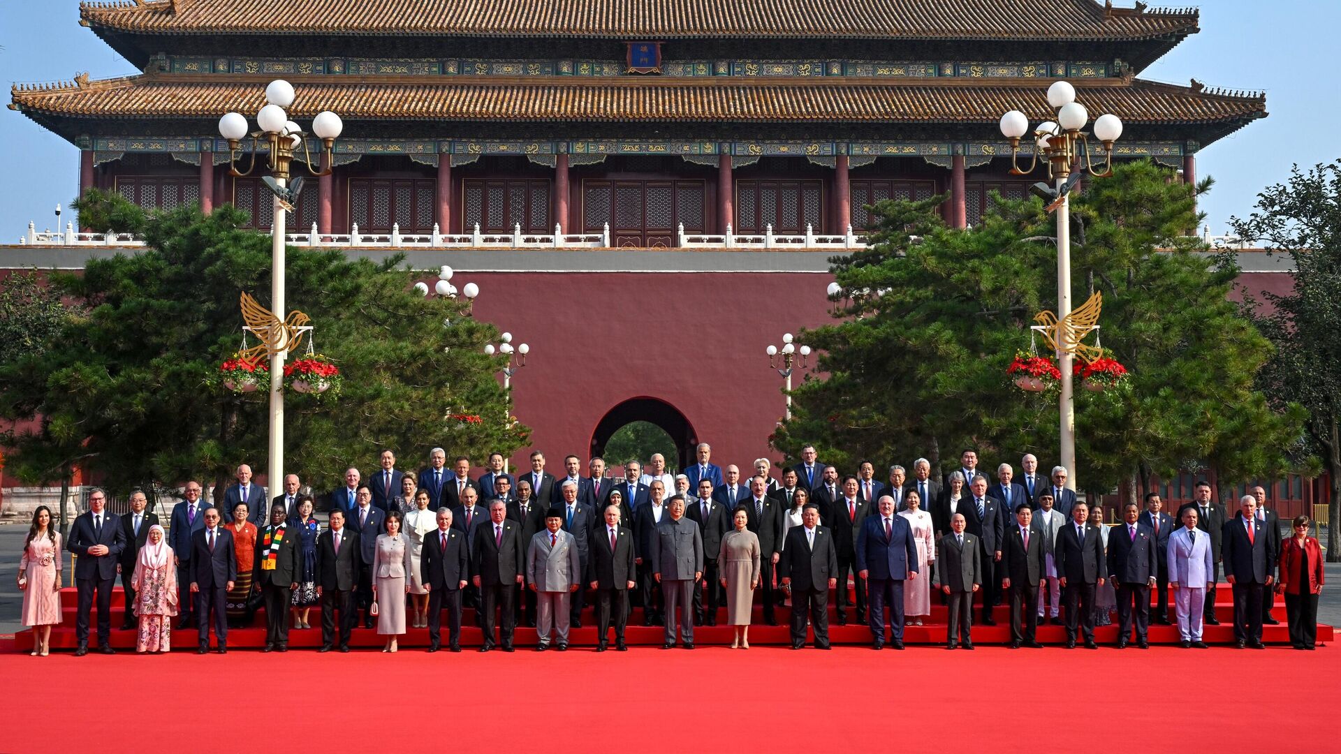 26 Nations' Leaders Join the Celebration